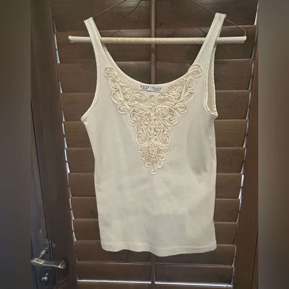 White House Black Market Ivory Embroidered Tank Top - Size M - EUC